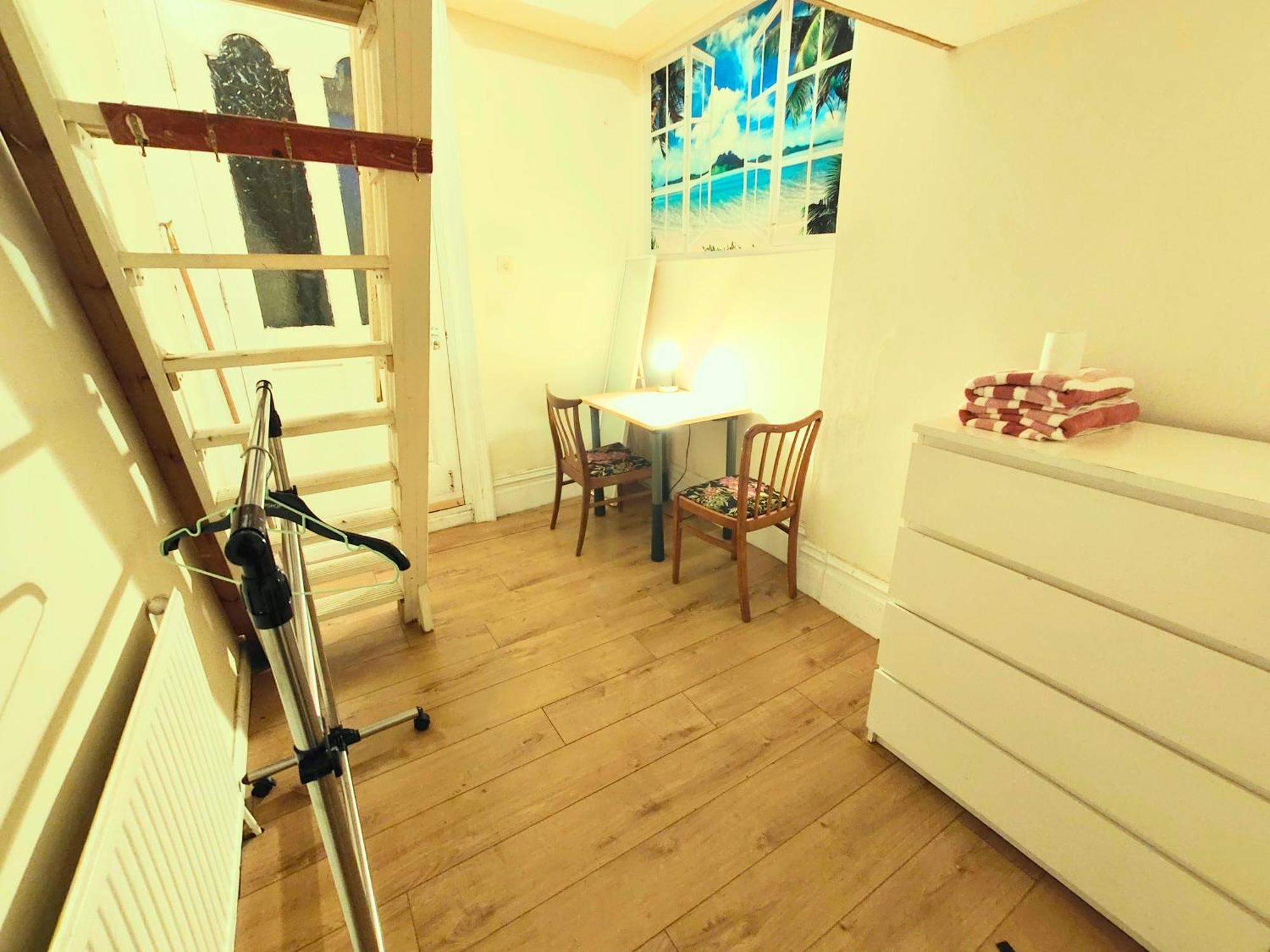 Maison d'hôtes R1 Mezzanine Double Bed Balcony Londres