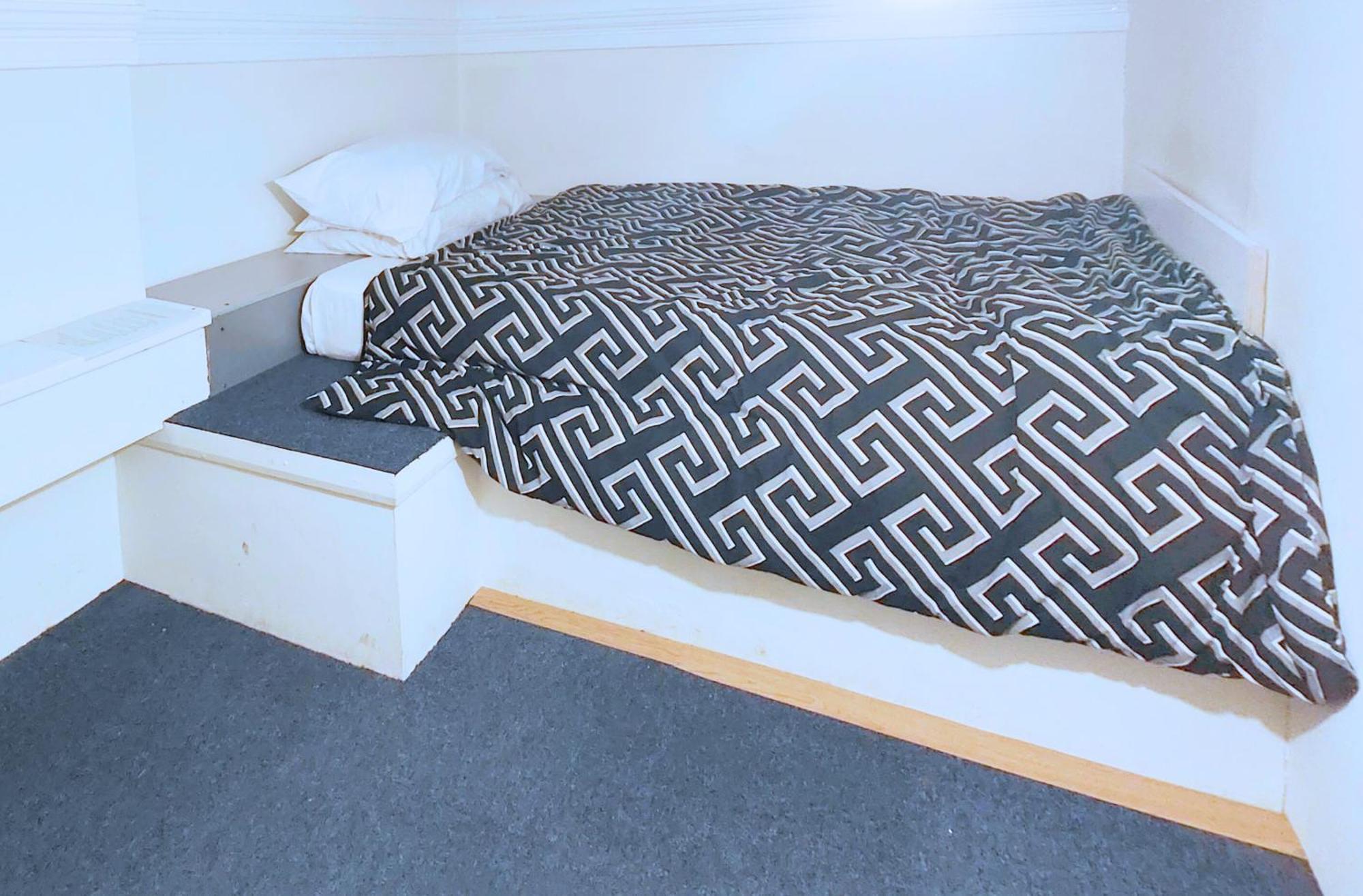 Gasthuis R1 Mezzanine Double Bed Balcony Londen
